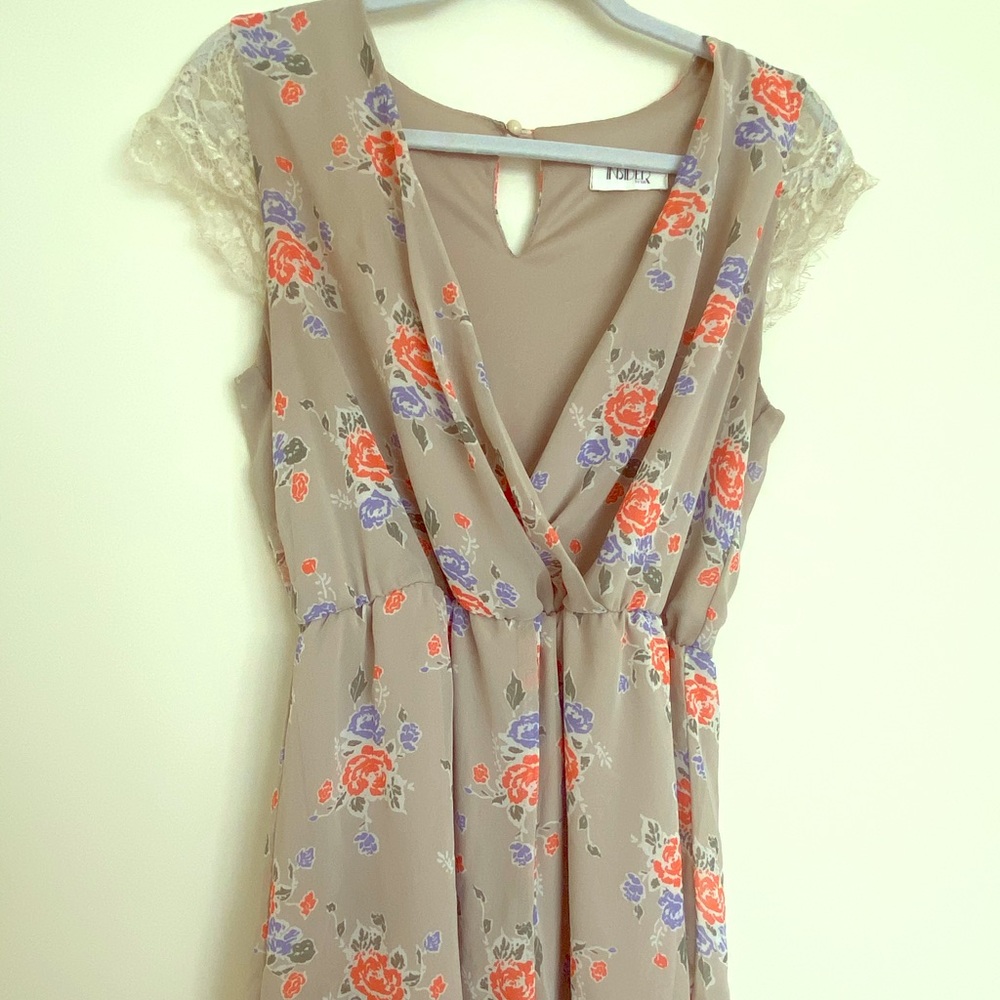 Beige Romper w Retro Pastel Flowers 🌺